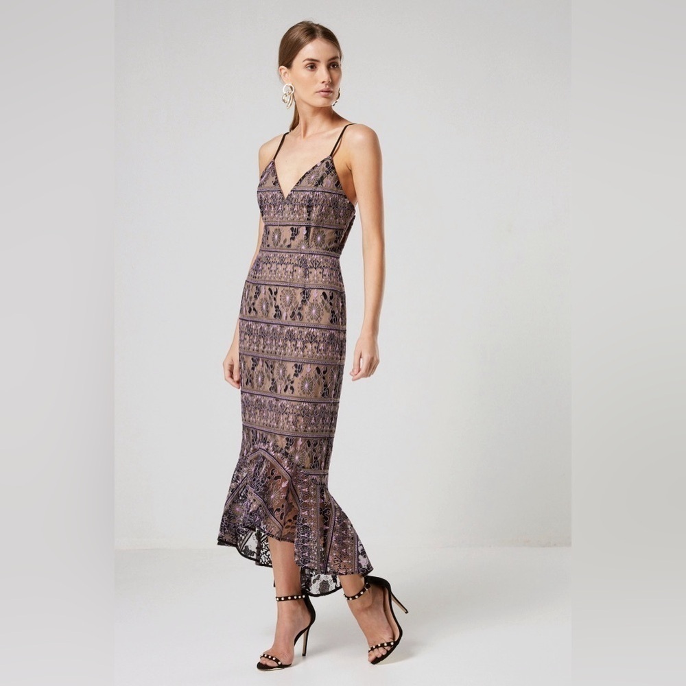 elliatt embroidered mesh fishtail midi dress